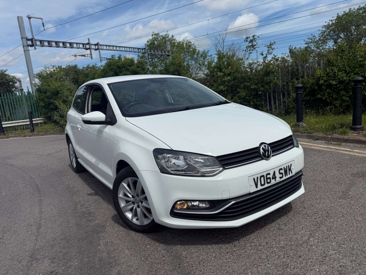 A 2014 VOLKSWAGEN POLO 1.0 BlueMotion Tech SE Hatchback 3dr Petrol Manual Euro 6 (s/s) (75 ps) Eco A 2014 VOLKSWAGEN POLO 1.0 BlueMotion Tech SE Hatchback 3dr Petrol Manual Euro 6 (s/s) (75 ps) Eco
