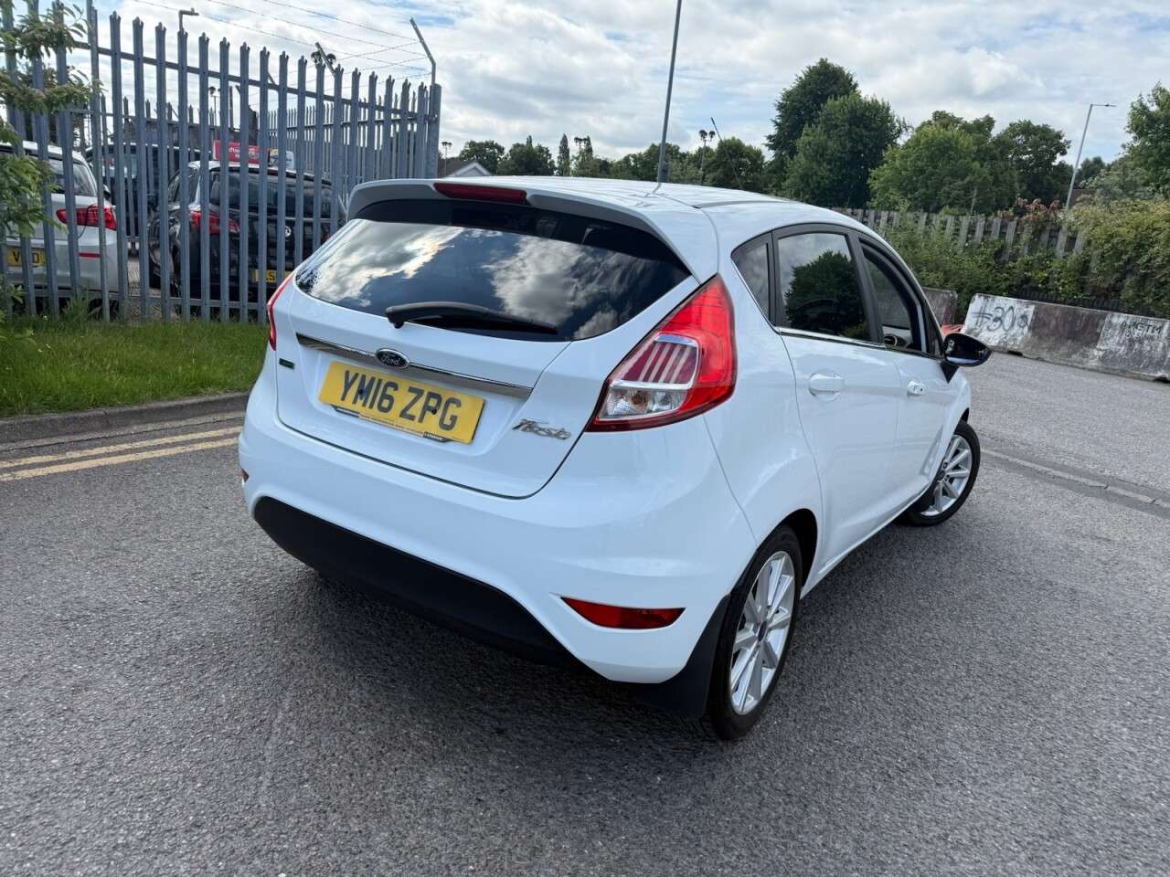 A 2016 FORD FIESTA 1.0T EcoBoost Titanium Hatchback 5dr Petrol Manual Euro 6 (s/s) (100 ps) Ec A 2016 FORD FIESTA 1.0T EcoBoost Titanium Hatchback 5dr Petrol Manual Euro 6 (s/s) (100 ps) Ec