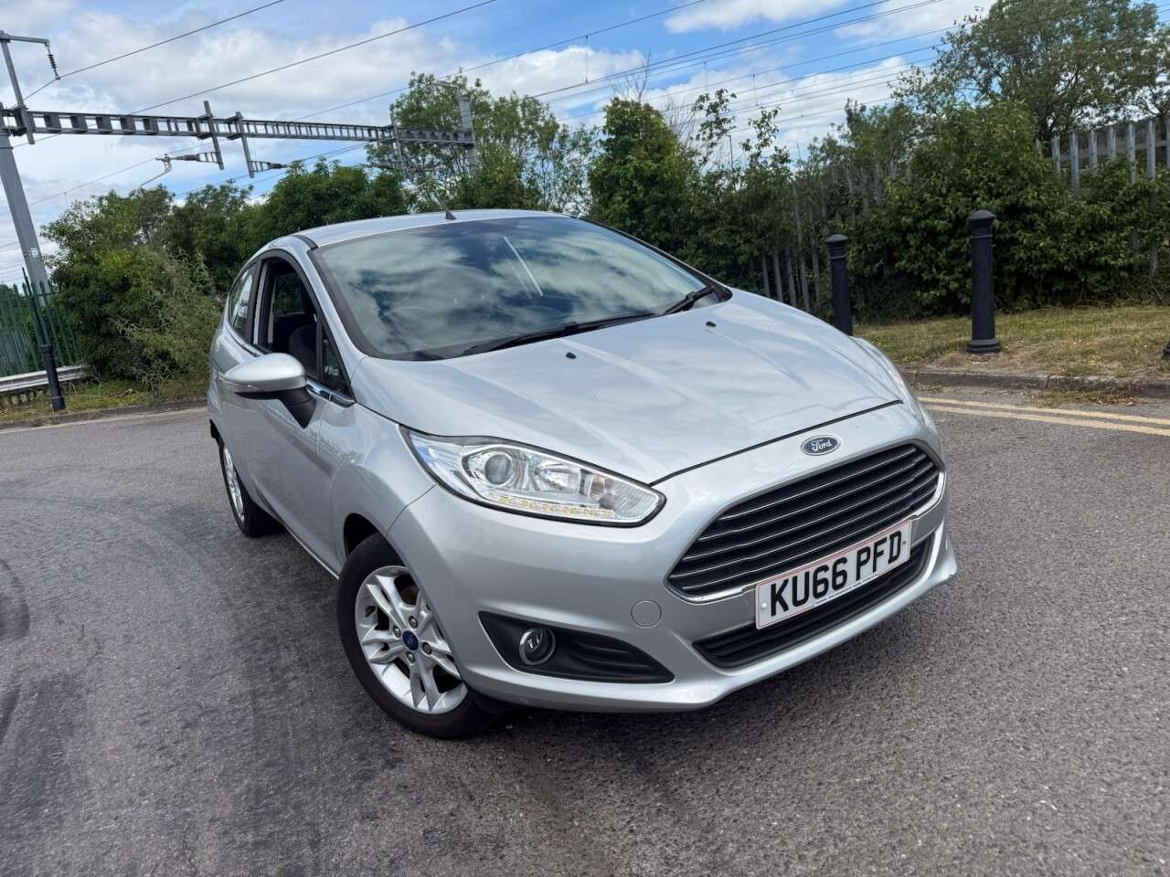 A 2016 FORD FIESTA 1.0T EcoBoost Zetec Hatchback 3dr Petrol Manual Euro 6 (s/s) (100 ps) Econo A 2016 FORD FIESTA 1.0T EcoBoost Zetec Hatchback 3dr Petrol Manual Euro 6 (s/s) (100 ps) Econo