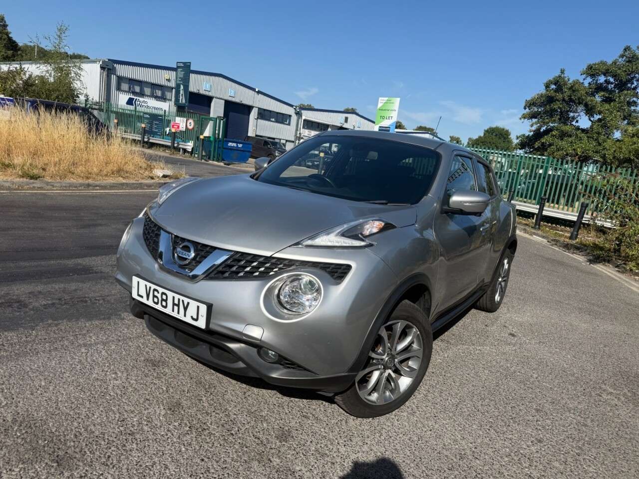 A 2018 NISSAN JUKE 1.2 DIG-T Tekna SUV 5dr Petrol Manual Euro 6 (s/s) (115 ps) Economical .Nav A 2018 NISSAN JUKE 1.2 DIG-T Tekna SUV 5dr Petrol Manual Euro 6 (s/s) (115 ps) Economical .Nav