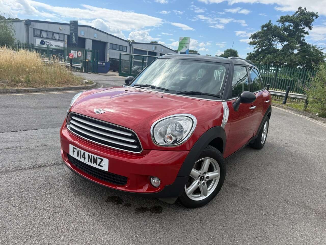 A 2014 MINI COUNTRYMAN 1.6 Cooper SUV 5dr Petrol Auto Euro 6 (122 ps) 12 Months MOT + 6 Months War A 2014 MINI COUNTRYMAN 1.6 Cooper SUV 5dr Petrol Auto Euro 6 (122 ps) 12 Months MOT + 6 Months War