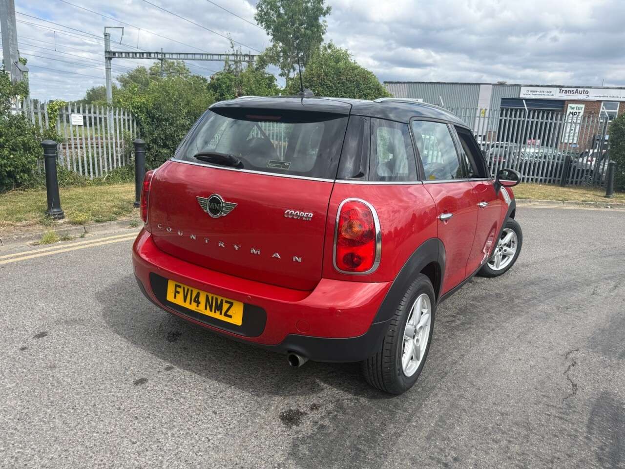 A 2014 MINI COUNTRYMAN 1.6 Cooper SUV 5dr Petrol Auto Euro 6 (122 ps) 12 Months MOT + 6 Months War A 2014 MINI COUNTRYMAN 1.6 Cooper SUV 5dr Petrol Auto Euro 6 (122 ps) 12 Months MOT + 6 Months War