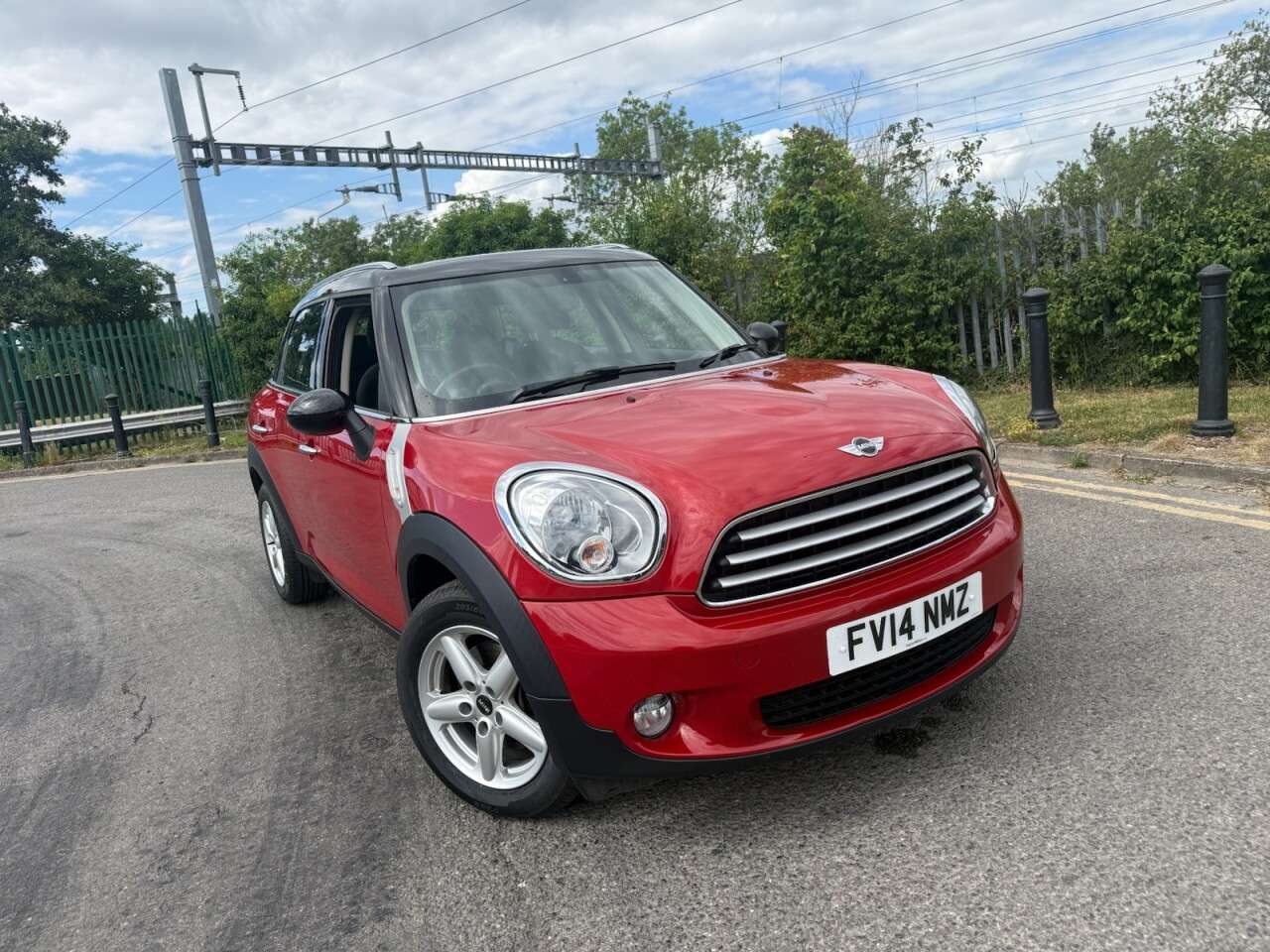 A 2014 MINI COUNTRYMAN 1.6 Cooper SUV 5dr Petrol Auto Euro 6 (122 ps) 12 Months MOT + 6 Months War A 2014 MINI COUNTRYMAN 1.6 Cooper SUV 5dr Petrol Auto Euro 6 (122 ps) 12 Months MOT + 6 Months War