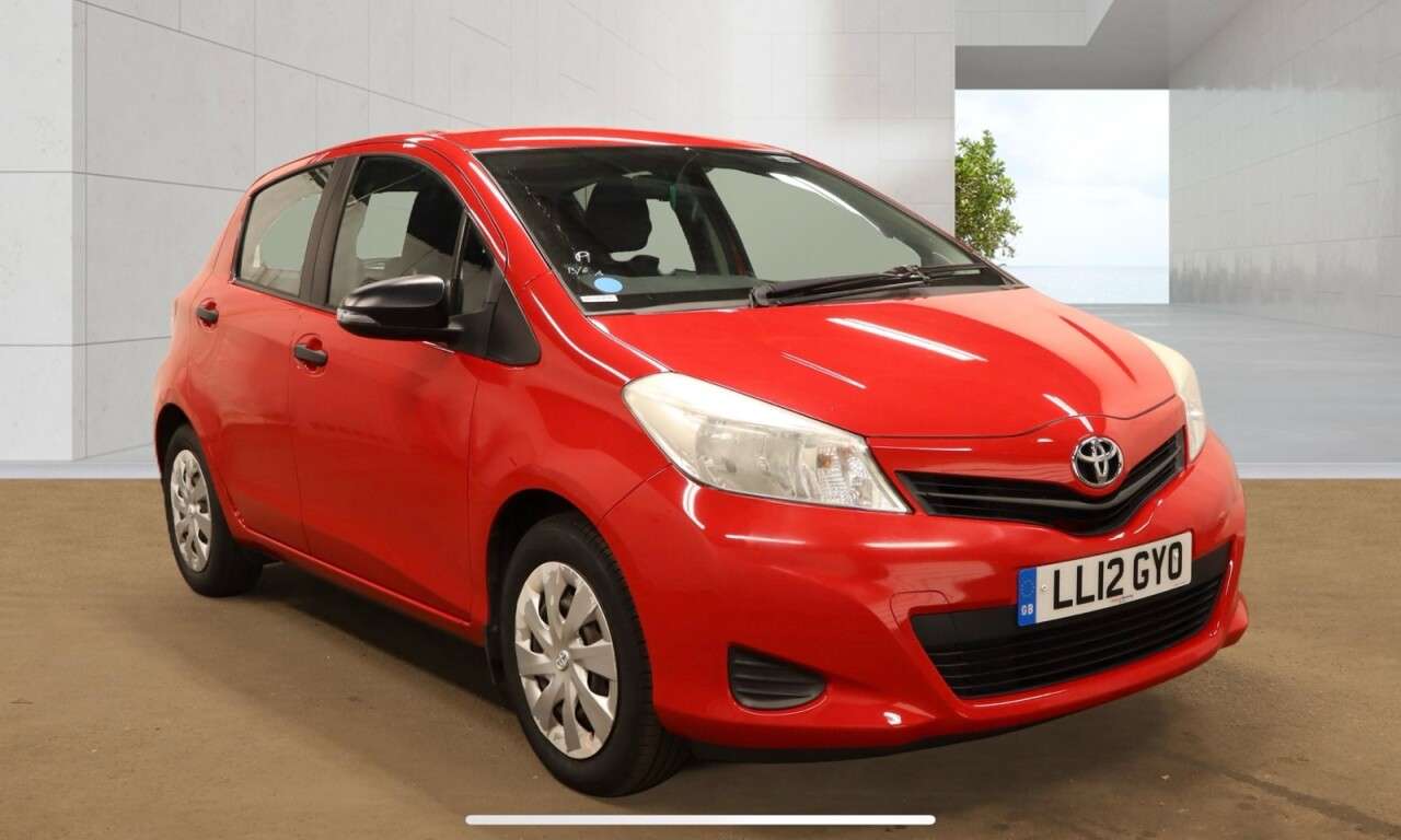 A 2012 TOYOTA YARIS 1.0 VVT-i T2 Hatchback 5dr Petrol Manual Euro 5 (69 ps) Economical . A 2012 TOYOTA YARIS 1.0 VVT-i T2 Hatchback 5dr Petrol Manual Euro 5 (69 ps) Economical .