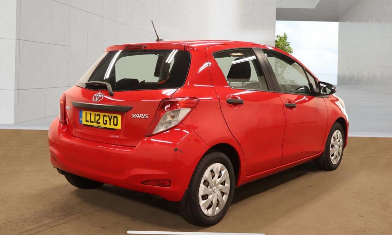 A 2012 TOYOTA YARIS 1.0 VVT-i T2 Hatchback 5dr Petrol Manual Euro 5 (69 ps) Economical . A 2012 TOYOTA YARIS 1.0 VVT-i T2 Hatchback 5dr Petrol Manual Euro 5 (69 ps) Economical .