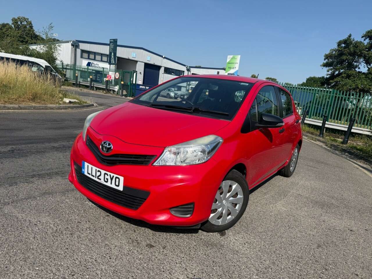 A 2012 TOYOTA YARIS 1.0 VVT-i T2 Hatchback 5dr Petrol Manual Euro 5 (69 ps) Main Dealer History A 2012 TOYOTA YARIS 1.0 VVT-i T2 Hatchback 5dr Petrol Manual Euro 5 (69 ps) Main Dealer History