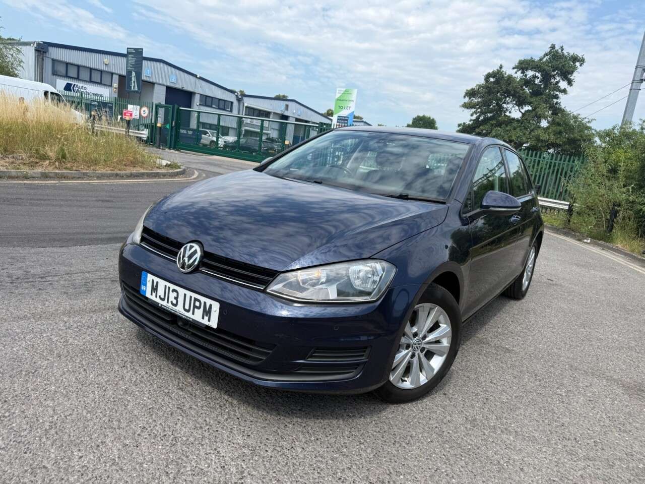A 2013 VOLKSWAGEN GOLF 1.4 TSI BlueMotion Tech SE Hatchback 5dr Petrol Manual Euro 5 (s/s) (122 ps A 2013 VOLKSWAGEN GOLF 1.4 TSI BlueMotion Tech SE Hatchback 5dr Petrol Manual Euro 5 (s/s) (122 ps