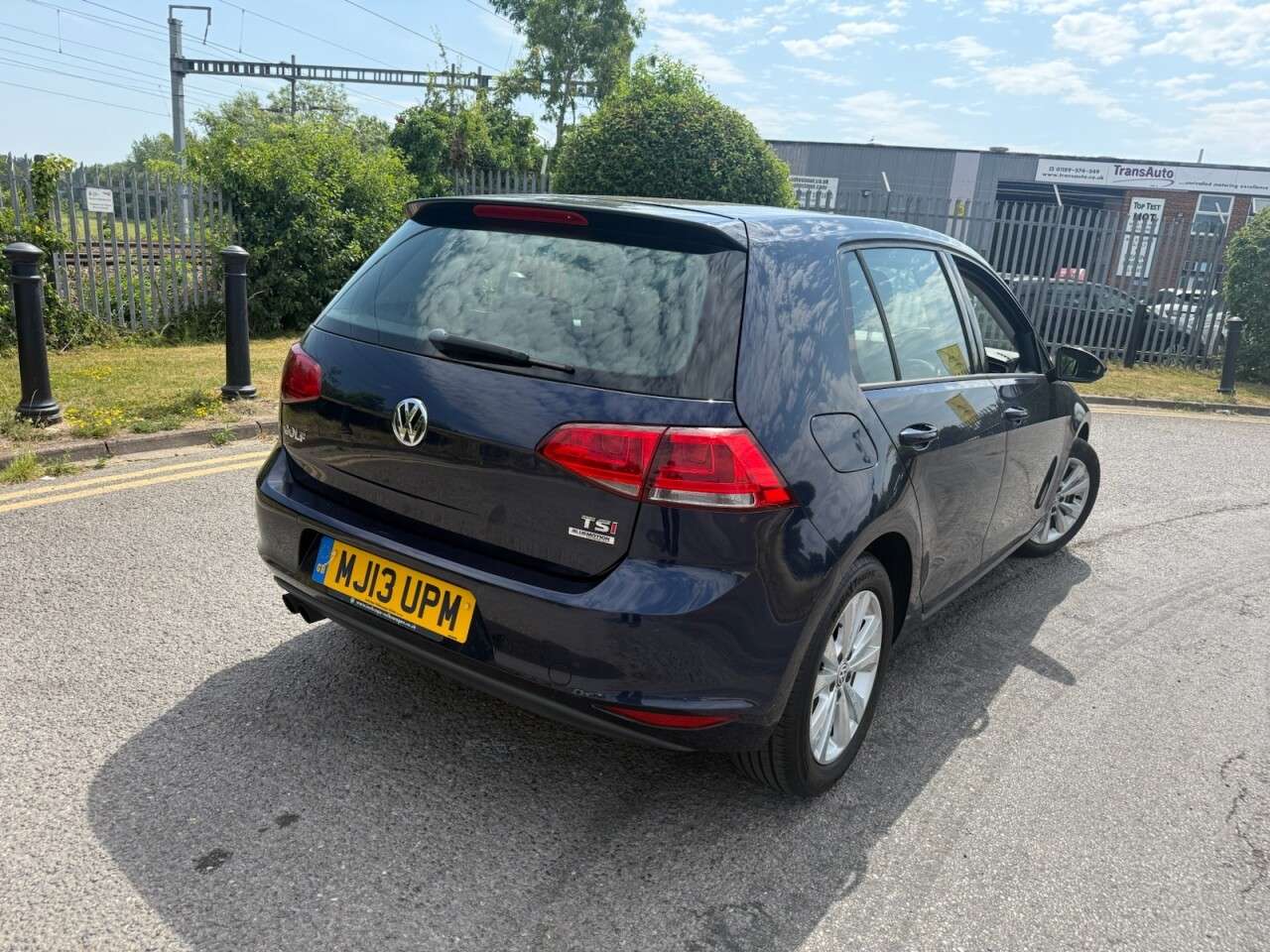 A 2013 VOLKSWAGEN GOLF 1.4 TSI BlueMotion Tech SE Hatchback 5dr Petrol Manual Euro 5 (s/s) (122 ps A 2013 VOLKSWAGEN GOLF 1.4 TSI BlueMotion Tech SE Hatchback 5dr Petrol Manual Euro 5 (s/s) (122 ps