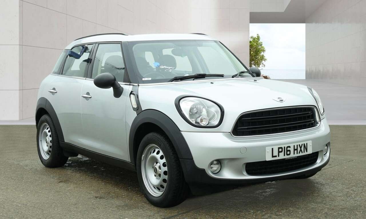 A 2016 MINI COUNTRYMAN 1.6 One SUV 5dr Petrol Steptronic Euro 5 (98 ps) ,Leather, 6 months warrant A 2016 MINI COUNTRYMAN 1.6 One SUV 5dr Petrol Steptronic Euro 5 (98 ps) ,Leather, 6 months warrant