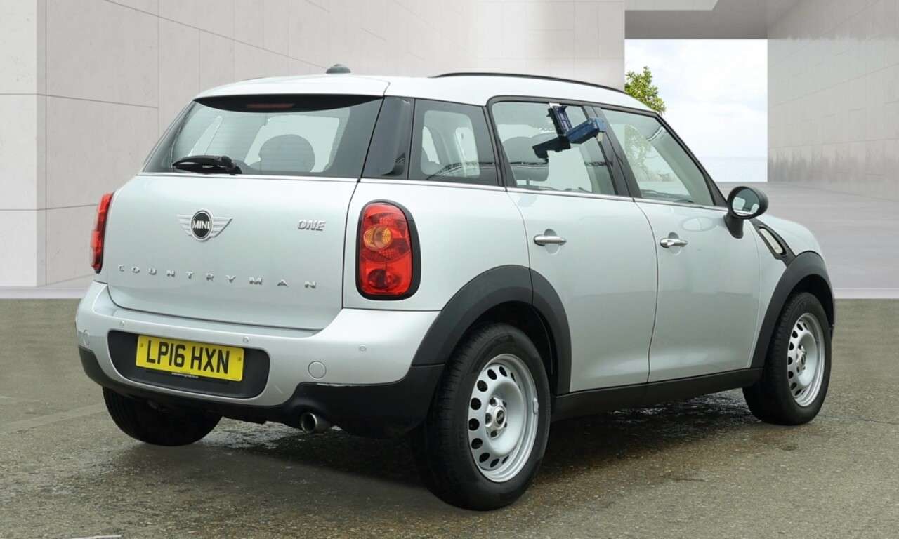 A 2016 MINI COUNTRYMAN 1.6 One SUV 5dr Petrol Steptronic Euro 5 (98 ps) ,Leather, 6 months warrant A 2016 MINI COUNTRYMAN 1.6 One SUV 5dr Petrol Steptronic Euro 5 (98 ps) ,Leather, 6 months warrant