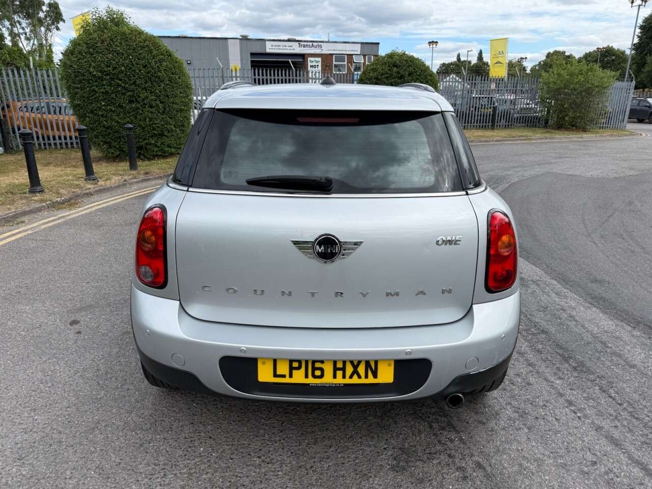 A 2016 MINI COUNTRYMAN 1.6 One SUV 5dr Petrol Steptronic Euro 5 (98 ps) ,Leather, 6 months warrant A 2016 MINI COUNTRYMAN 1.6 One SUV 5dr Petrol Steptronic Euro 5 (98 ps) ,Leather, 6 months warrant