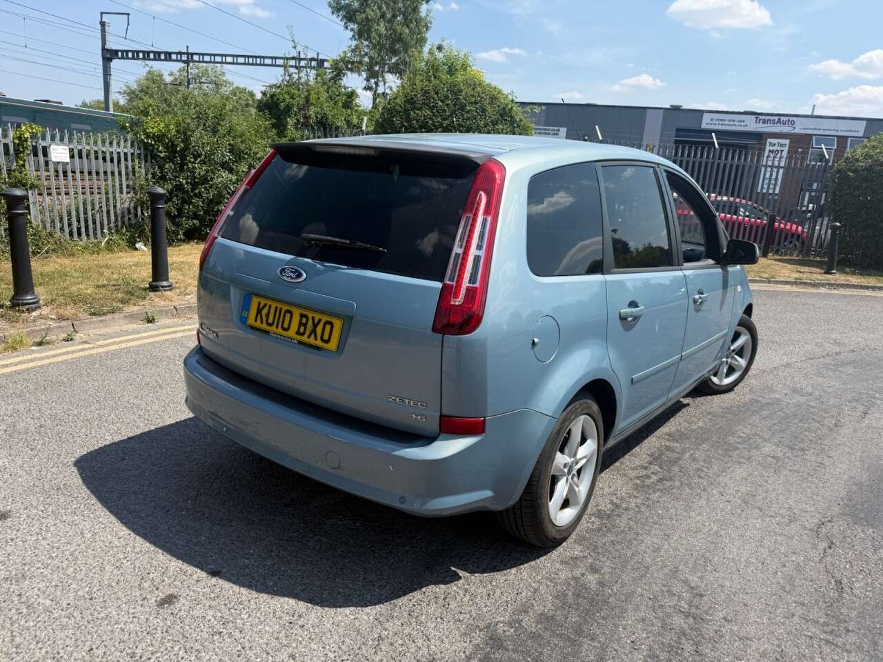 A 2010 FORD C-MAX 1.6 16v Zetec MPV 5dr Petrol Manual (164 g/km, 99 bhp) A 2010 FORD C-MAX 1.6 16v Zetec MPV 5dr Petrol Manual (164 g/km, 99 bhp)