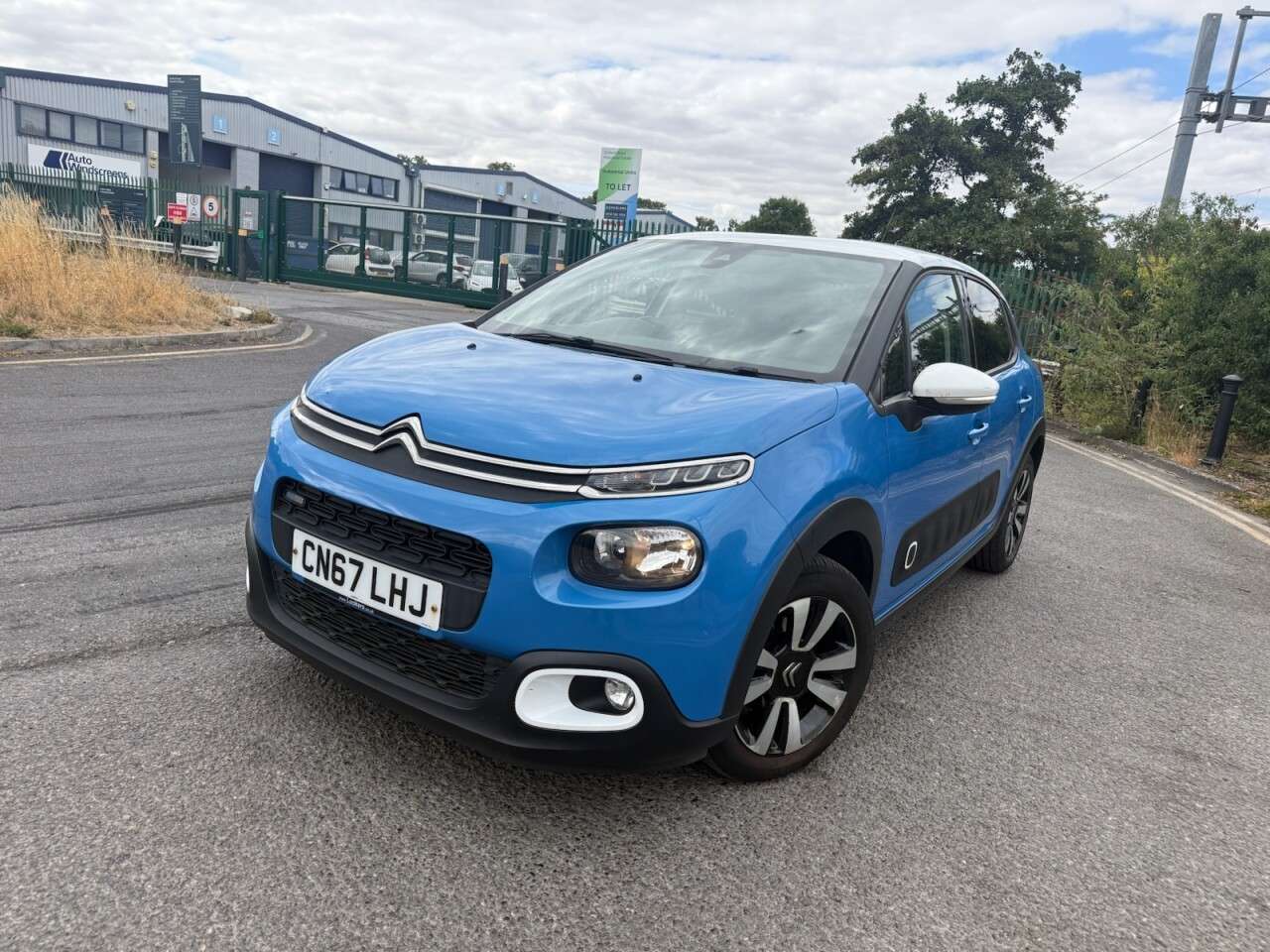 A 2017 CITROEN C3 1.2 PureTech Flair Hatchback 5dr Petrol Manual Euro 6 (82 ps) Economical .N A 2017 CITROEN C3 1.2 PureTech Flair Hatchback 5dr Petrol Manual Euro 6 (82 ps) Economical .N