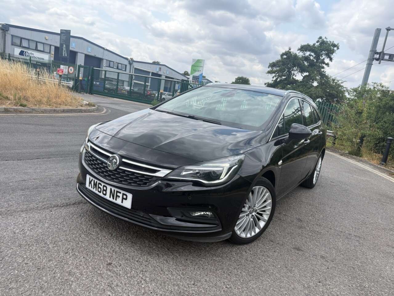 A 2018 VAUXHALL ASTRA 1.4i Turbo GPF Elite Nav Sports Tourer 5dr Petrol Auto Euro 6 (s/s) (150 ps A 2018 VAUXHALL ASTRA 1.4i Turbo GPF Elite Nav Sports Tourer 5dr Petrol Auto Euro 6 (s/s) (150 ps