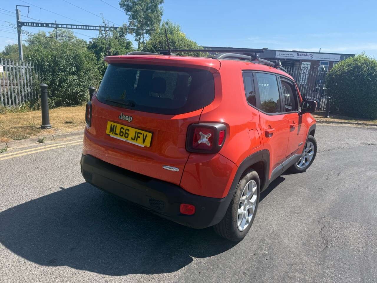 A 2016 JEEP RENEGADE 1.4T MultiAirII Longitude SUV 5dr Petrol Manual Euro 6 (s/s) (140 ps) 12 Mo A 2016 JEEP RENEGADE 1.4T MultiAirII Longitude SUV 5dr Petrol Manual Euro 6 (s/s) (140 ps) 12 Mo