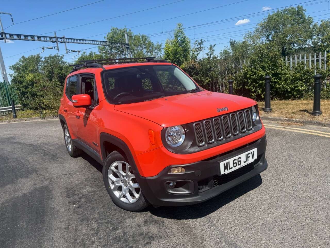 A 2016 JEEP RENEGADE 1.4T MultiAirII Longitude SUV 5dr Petrol Manual Euro 6 (s/s) (140 ps) 12 Mo A 2016 JEEP RENEGADE 1.4T MultiAirII Longitude SUV 5dr Petrol Manual Euro 6 (s/s) (140 ps) 12 Mo