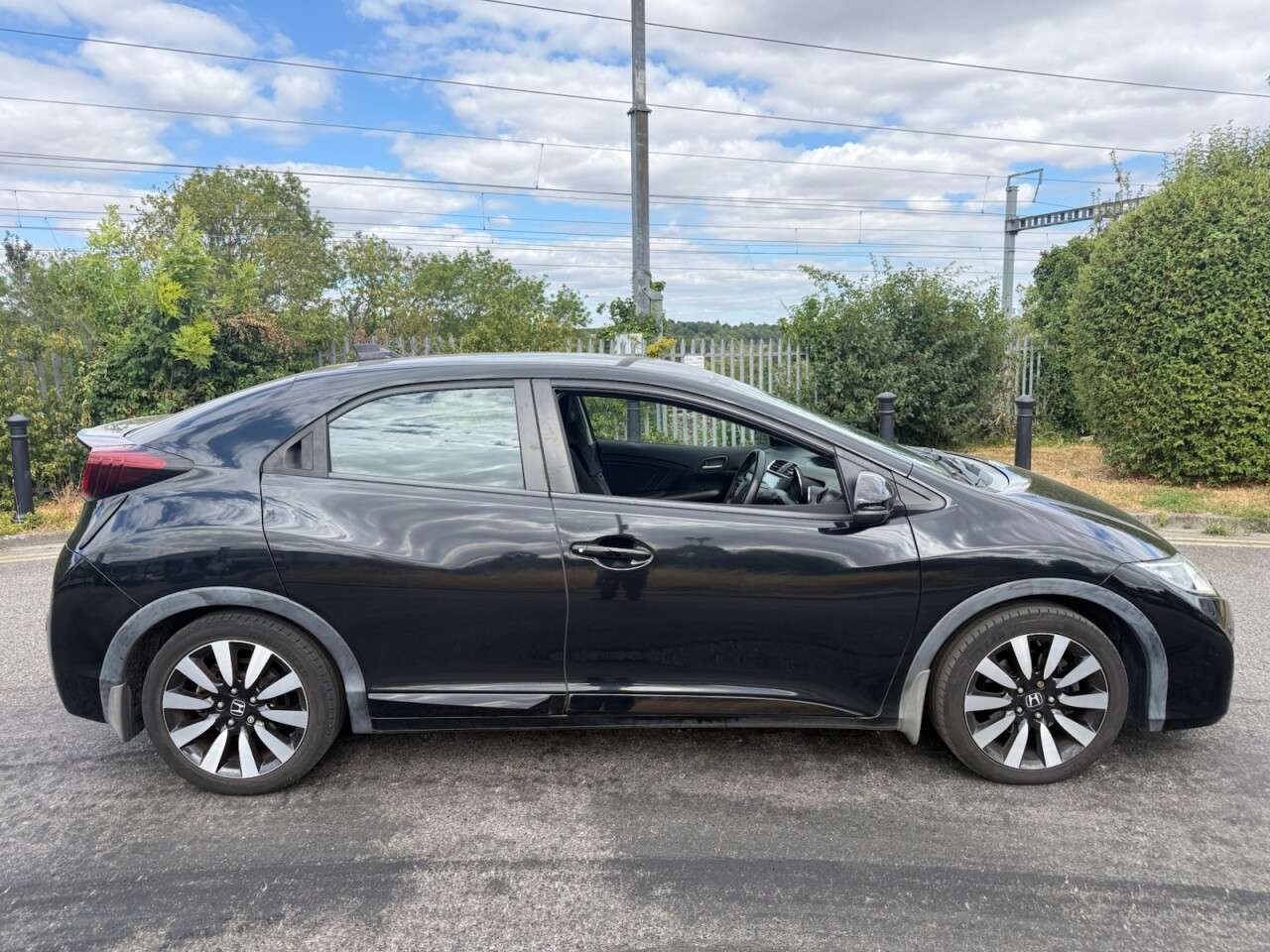 A 2015 HONDA CIVIC 1.4 i-VTEC SE Plus Hatchback 5dr Petrol Manual Euro 6 (s/s) (100 ps) Euro 6 A 2015 HONDA CIVIC 1.4 i-VTEC SE Plus Hatchback 5dr Petrol Manual Euro 6 (s/s) (100 ps) Euro 6