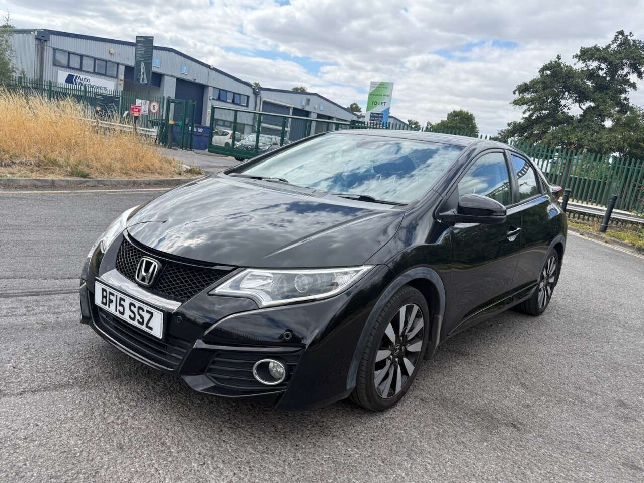 A 2015 HONDA CIVIC 1.4 i-VTEC SE Plus Hatchback 5dr Petrol Manual Euro 6 (s/s) (100 ps) Euro 6 A 2015 HONDA CIVIC 1.4 i-VTEC SE Plus Hatchback 5dr Petrol Manual Euro 6 (s/s) (100 ps) Euro 6