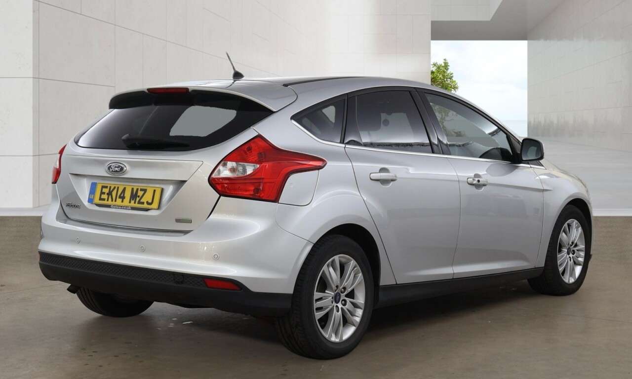 A 2014 FORD FOCUS 1.0T EcoBoost Titanium Navigator Hatchback 5dr Petrol Manual Euro 5 (s/s) ( A 2014 FORD FOCUS 1.0T EcoBoost Titanium Navigator Hatchback 5dr Petrol Manual Euro 5 (s/s) (