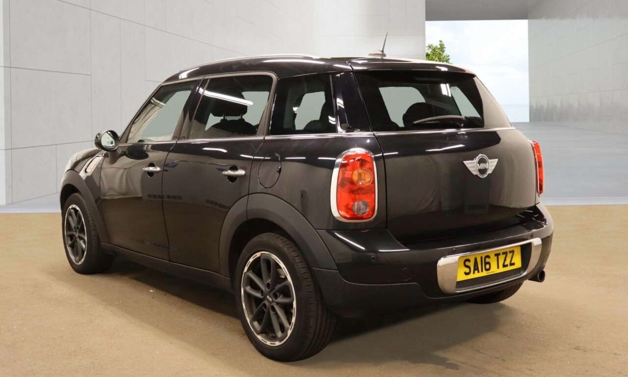 A 2016 MINI COUNTRYMAN 1.6 Cooper SUV 5dr Petrol Auto Euro 6 (122 ps) 12 Months MOT + 6 Months War A 2016 MINI COUNTRYMAN 1.6 Cooper SUV 5dr Petrol Auto Euro 6 (122 ps) 12 Months MOT + 6 Months War