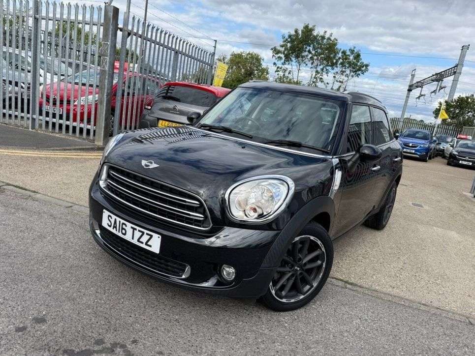 A 2016 MINI COUNTRYMAN 1.6 Cooper SUV 5dr Petrol Auto Euro 6 (122 ps) 12 Months MOT + 6 Months War A 2016 MINI COUNTRYMAN 1.6 Cooper SUV 5dr Petrol Auto Euro 6 (122 ps) 12 Months MOT + 6 Months War