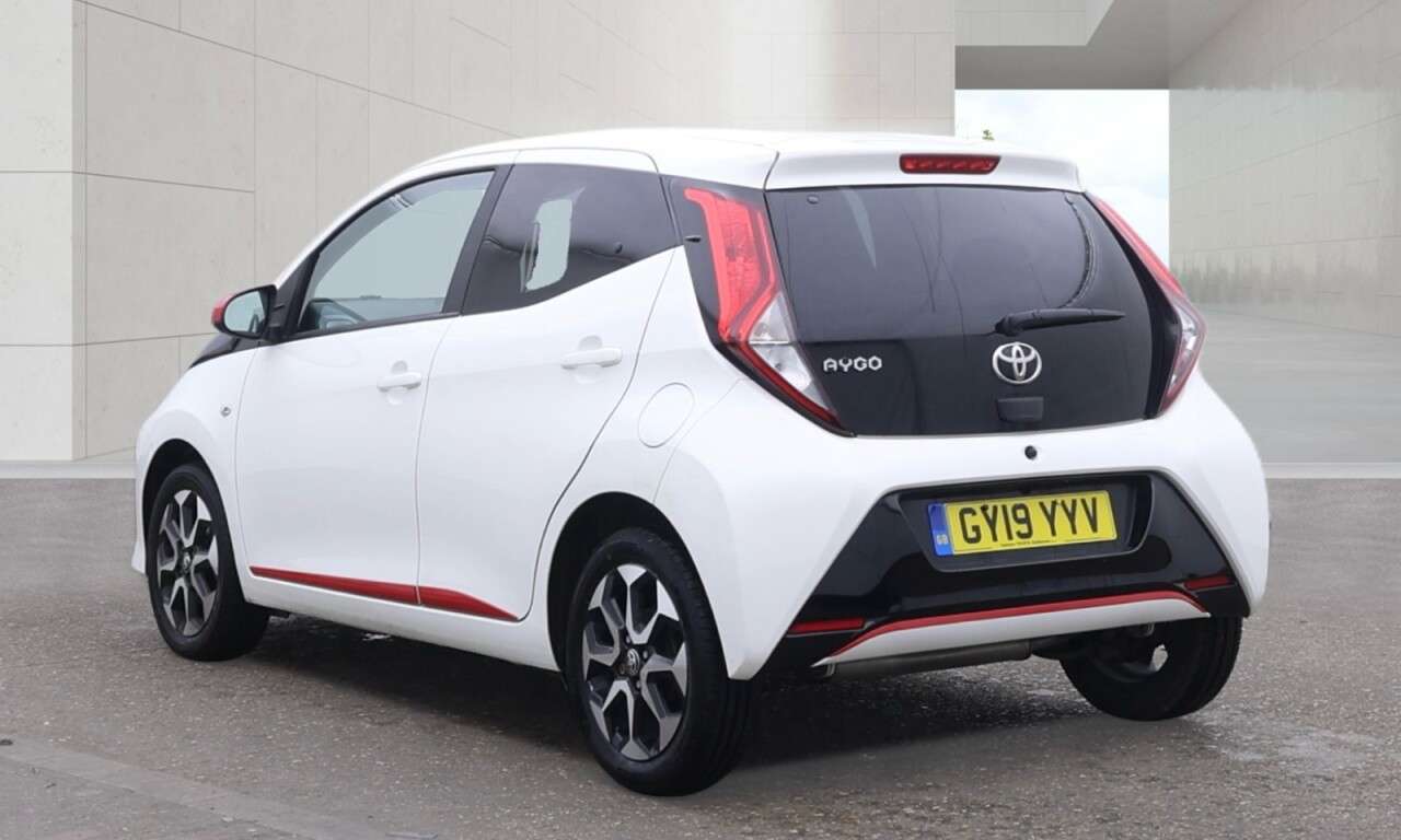 A 2019 TOYOTA AYGO 1.0 VVT-i x-trend Funroof 5dr Petrol x-shift Euro 6 (71 ps) Economical .Hat A 2019 TOYOTA AYGO 1.0 VVT-i x-trend Funroof 5dr Petrol x-shift Euro 6 (71 ps) Economical .Hat