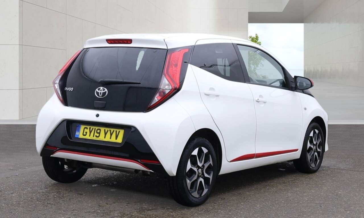 A 2019 TOYOTA AYGO 1.0 VVT-i x-trend Funroof 5dr Petrol x-shift Euro 6 (71 ps) Economical .Hat A 2019 TOYOTA AYGO 1.0 VVT-i x-trend Funroof 5dr Petrol x-shift Euro 6 (71 ps) Economical .Hat