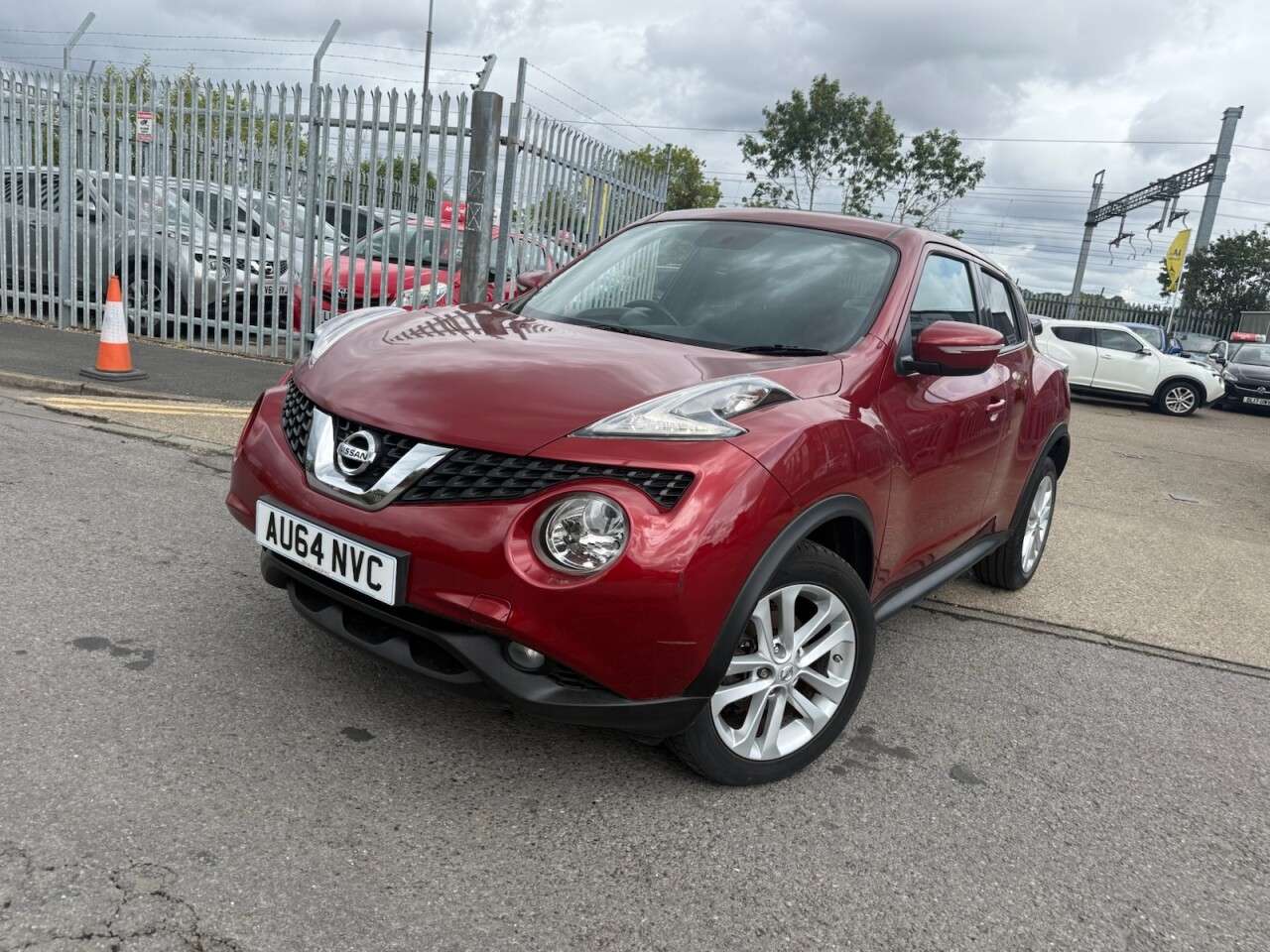 A 2014 NISSAN JUKE 1.2 DIG-T Acenta Premium SUV 5dr Petrol Manual 6Spd Euro 5 (s/s) (115 ps) 1 A 2014 NISSAN JUKE 1.2 DIG-T Acenta Premium SUV 5dr Petrol Manual 6Spd Euro 5 (s/s) (115 ps) 1