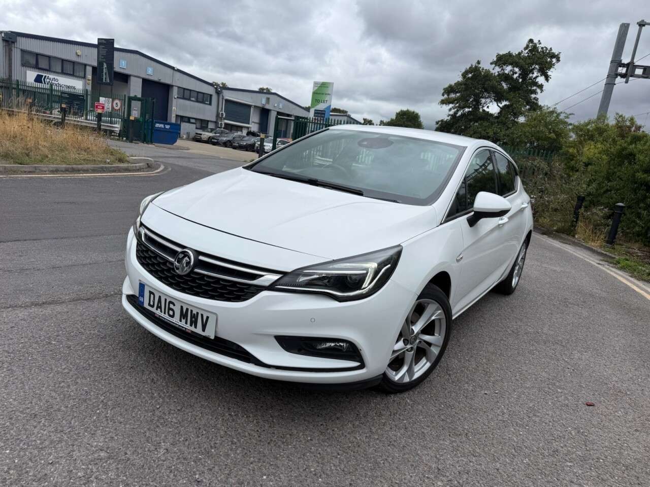 A 2016 VAUXHALL ASTRA 1.4i Turbo SRi Hatchback 5dr Petrol Auto Euro 6 (s/s) (150 ps) 12 Months MO A 2016 VAUXHALL ASTRA 1.4i Turbo SRi Hatchback 5dr Petrol Auto Euro 6 (s/s) (150 ps) 12 Months MO