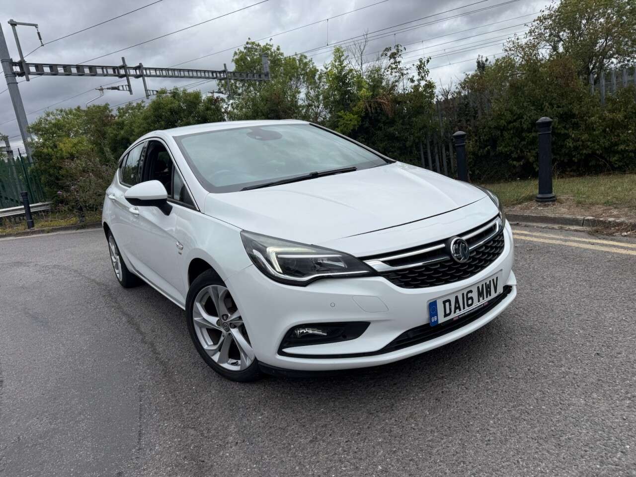 A 2016 VAUXHALL ASTRA 1.4i Turbo SRi Hatchback 5dr Petrol Auto Euro 6 (s/s) (150 ps) 12 Months MO A 2016 VAUXHALL ASTRA 1.4i Turbo SRi Hatchback 5dr Petrol Auto Euro 6 (s/s) (150 ps) 12 Months MO