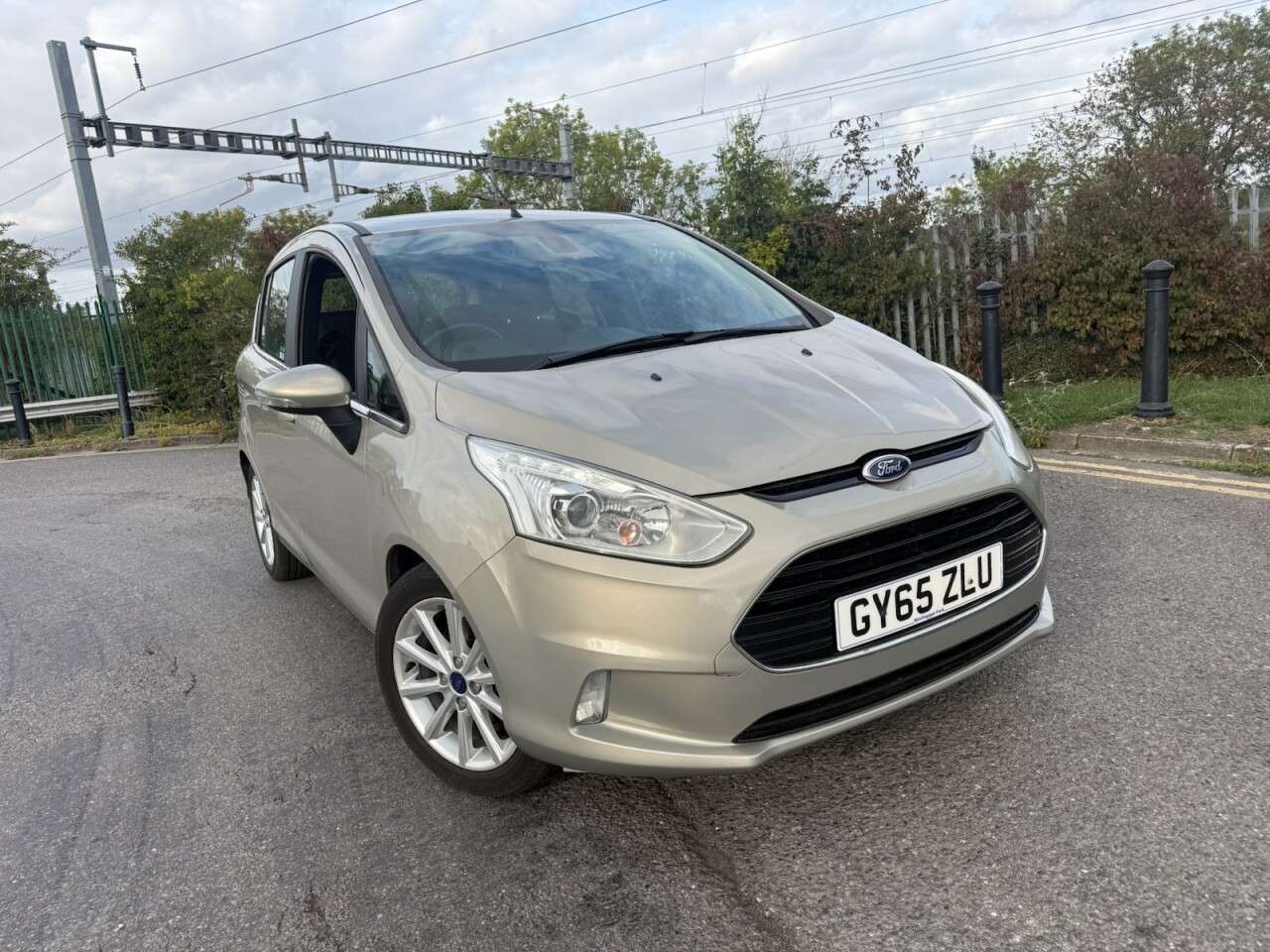 A 2016 FORD B-MAX 1.6 Titanium MPV 5dr Petrol Powershift Euro 5 (105 ps) 12 Months MOT + 6 Mo A 2016 FORD B-MAX 1.6 Titanium MPV 5dr Petrol Powershift Euro 5 (105 ps) 12 Months MOT + 6 Mo