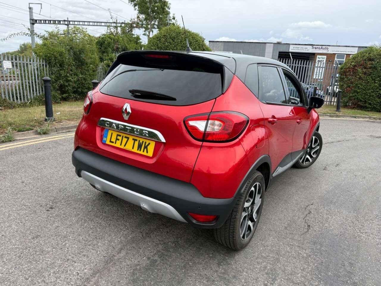 A 2017 RENAULT CAPTUR 1.2 TCe ENERGY Signature Nav SUV 5dr Petrol Auto Euro 6 (s/s) (120 ps) 12 M A 2017 RENAULT CAPTUR 1.2 TCe ENERGY Signature Nav SUV 5dr Petrol Auto Euro 6 (s/s) (120 ps) 12 M
