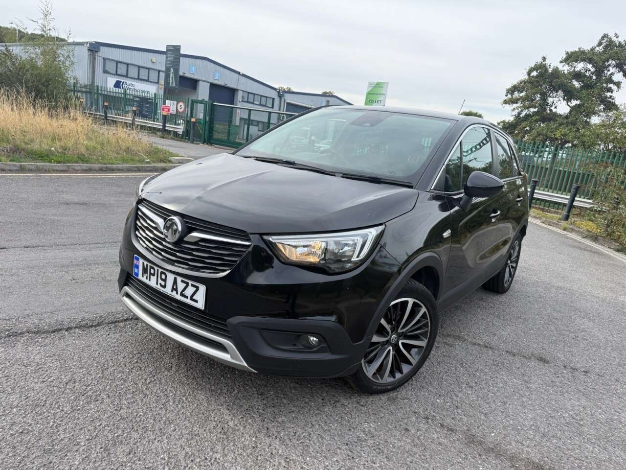 A 2019 VAUXHALL CROSSLAND X 1.2 Turbo GPF Elite Nav SUV 5dr Petrol Auto Euro 6 (s/s) (110 ps) Economica A 2019 VAUXHALL CROSSLAND X 1.2 Turbo GPF Elite Nav SUV 5dr Petrol Auto Euro 6 (s/s) (110 ps) Economica