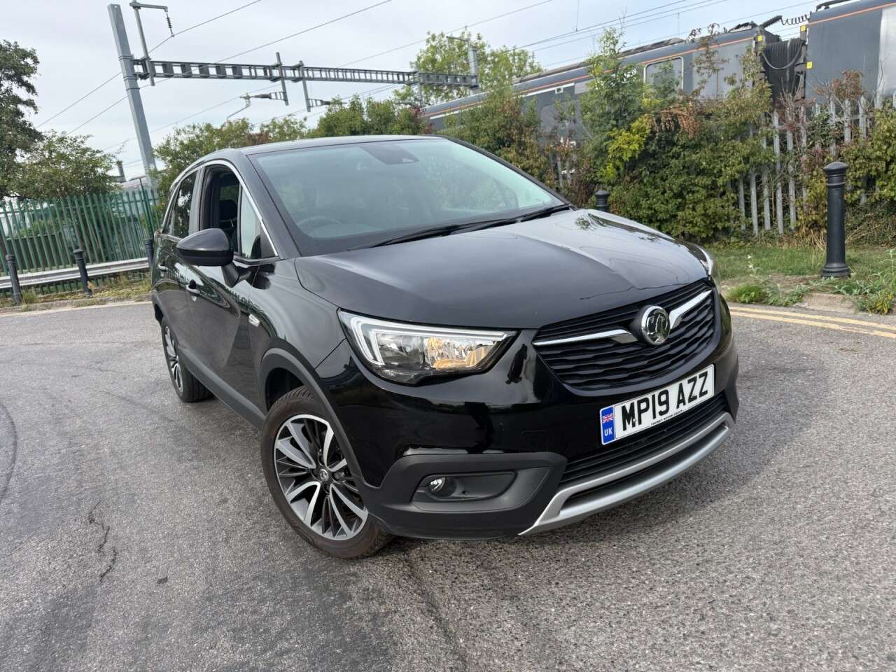 A 2019 VAUXHALL CROSSLAND X 1.2 Turbo GPF Elite Nav SUV 5dr Petrol Auto Euro 6 (s/s) (110 ps) Economica A 2019 VAUXHALL CROSSLAND X 1.2 Turbo GPF Elite Nav SUV 5dr Petrol Auto Euro 6 (s/s) (110 ps) Economica