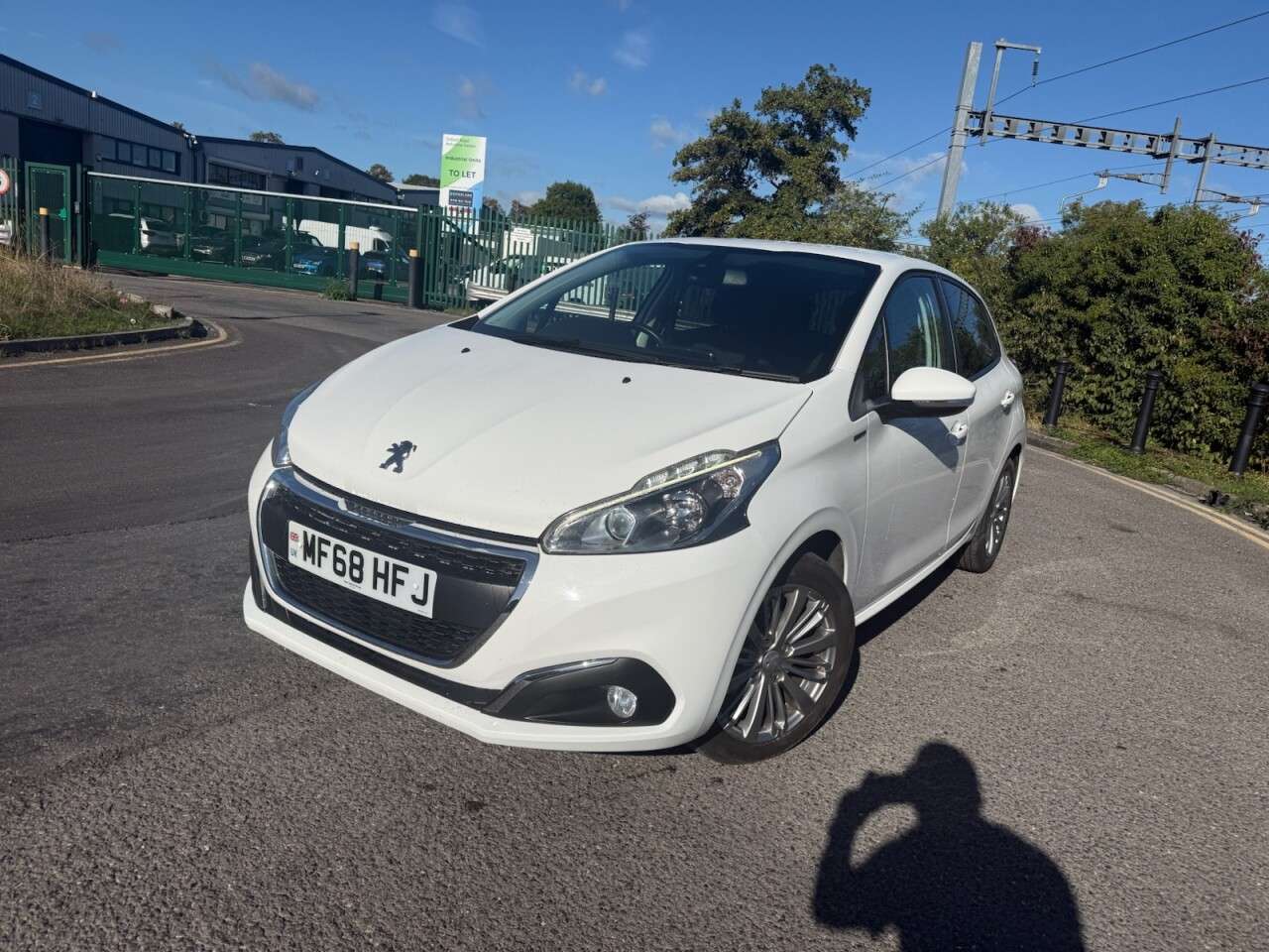 A 2018 PEUGEOT 208 1.2 PureTech Signature Hatchback 5dr Petrol Manual Euro 6 (s/s) (82 ps) Mai A 2018 PEUGEOT 208 1.2 PureTech Signature Hatchback 5dr Petrol Manual Euro 6 (s/s) (82 ps) Mai