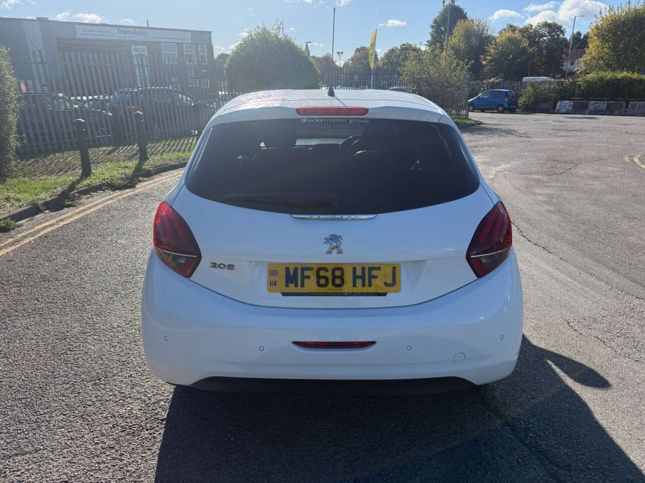 A 2018 PEUGEOT 208 1.2 PureTech Signature Hatchback 5dr Petrol Manual Euro 6 (s/s) (82 ps) Mai A 2018 PEUGEOT 208 1.2 PureTech Signature Hatchback 5dr Petrol Manual Euro 6 (s/s) (82 ps) Mai