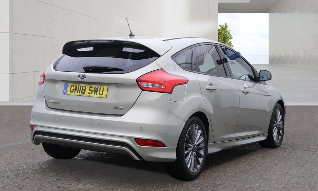 A 2018 FORD FOCUS 1.0T EcoBoost ST-Line Hatchback 5dr Petrol Manual Euro 6 (s/s) (140 ps) Eco A 2018 FORD FOCUS 1.0T EcoBoost ST-Line Hatchback 5dr Petrol Manual Euro 6 (s/s) (140 ps) Eco