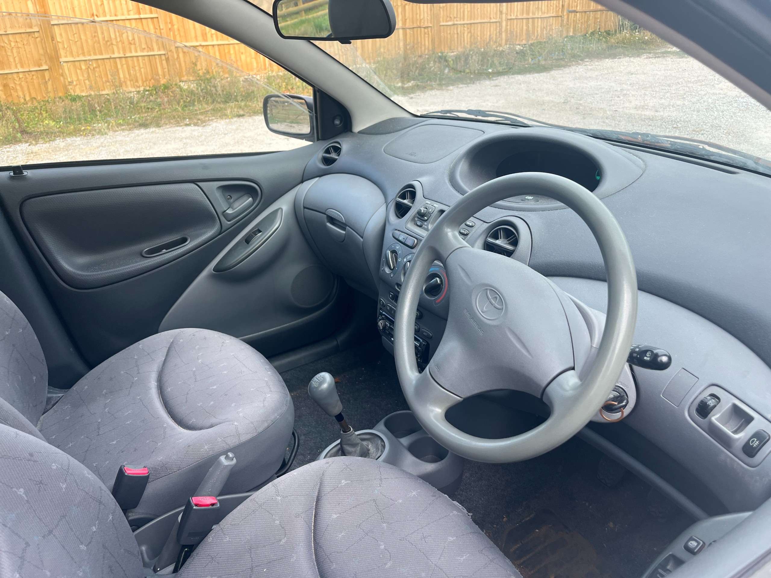 A 1999 TOYOTA YARIS A 1999 TOYOTA YARIS
