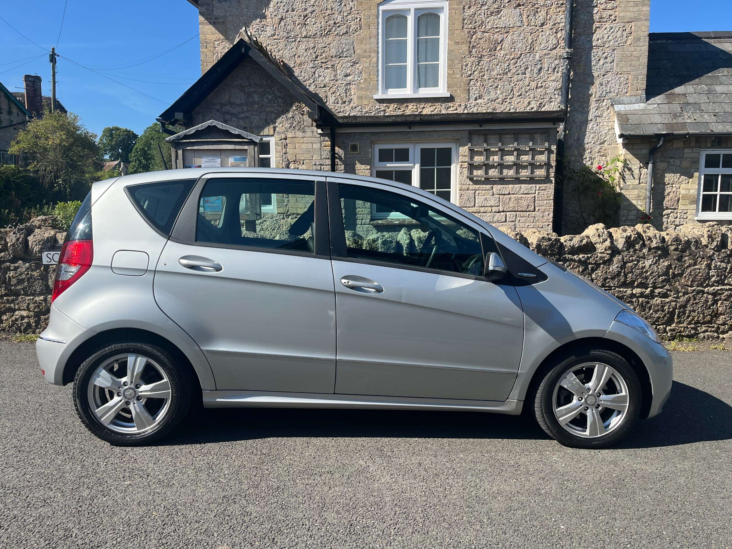 A 2010 MERCEDES-BENZ A CLASS 1.7 A180 Avantgarde SE Hatchback 5dr Petrol CVT (166 g/km, 116 bhp) A 2010 MERCEDES-BENZ A CLASS 1.7 A180 Avantgarde SE Hatchback 5dr Petrol CVT (166 g/km, 116 bhp)