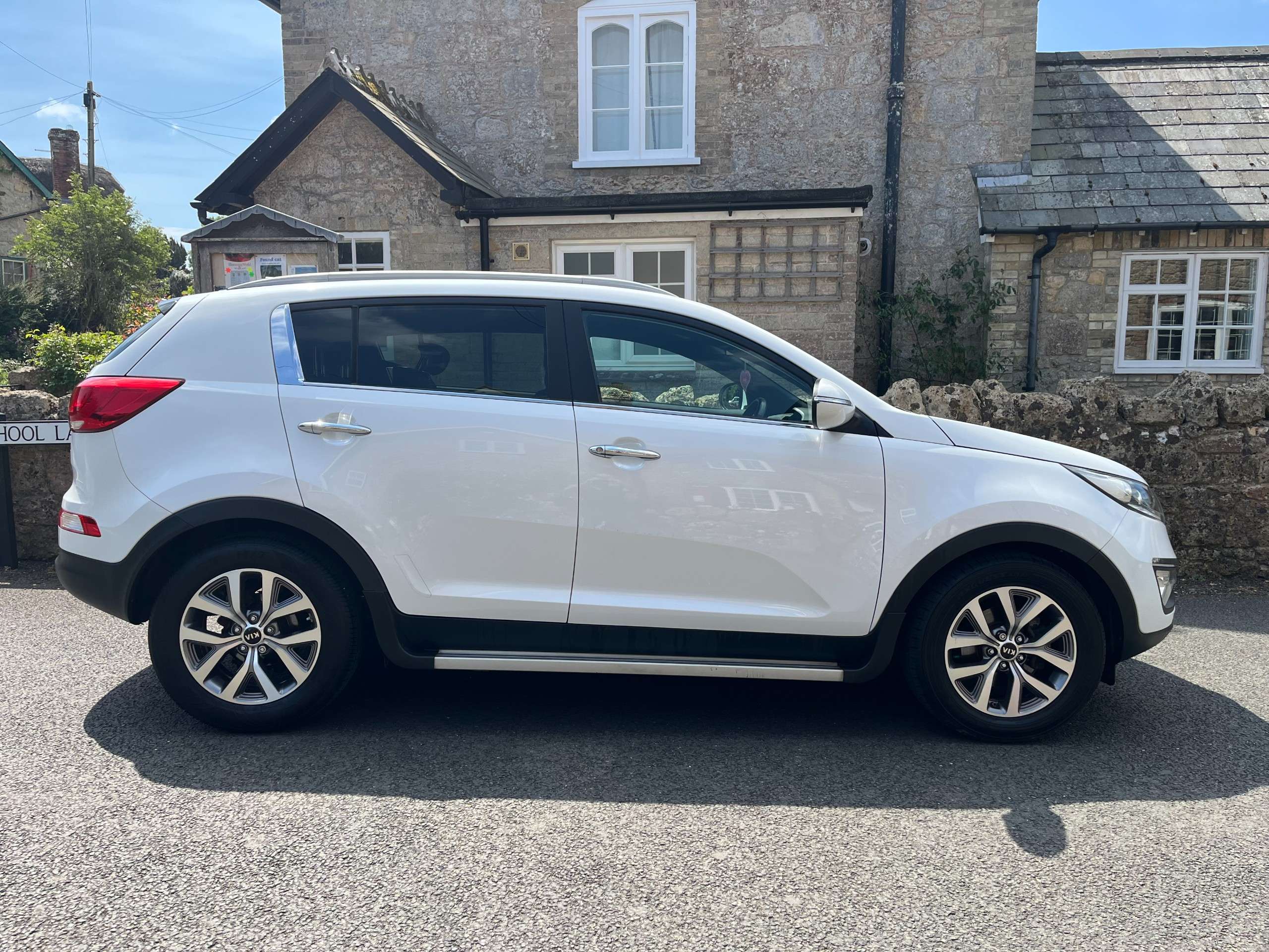 A 2014 KIA SPORTAGE 1.7 CRDi EcoDynamics White Edition SUV 5dr Diesel Manual 2WD Euro 5 (s/s) (114 bhp) A 2014 KIA SPORTAGE 1.7 CRDi EcoDynamics White Edition SUV 5dr Diesel Manual 2WD Euro 5 (s/s) (114 bhp)