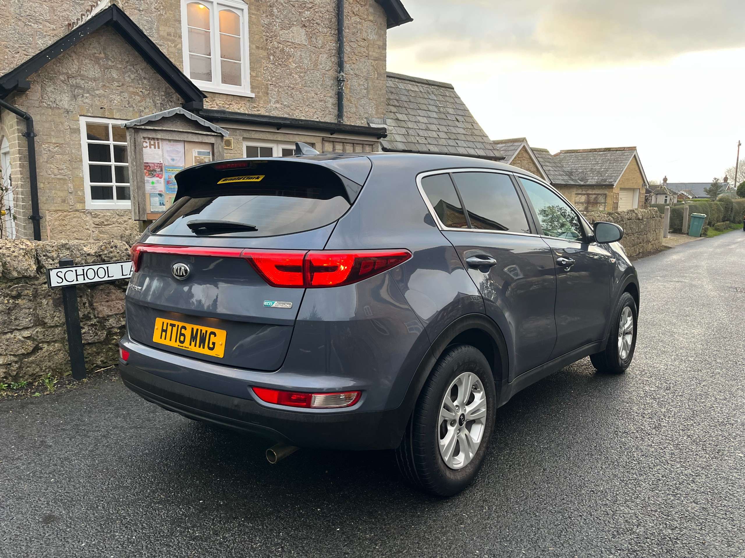 A 2016 KIA SPORTAGE 1.7 CRDi 1 SUV 5dr Diesel Manual Euro 6 (s/s) (114 bhp) A 2016 KIA SPORTAGE 1.7 CRDi 1 SUV 5dr Diesel Manual Euro 6 (s/s) (114 bhp)