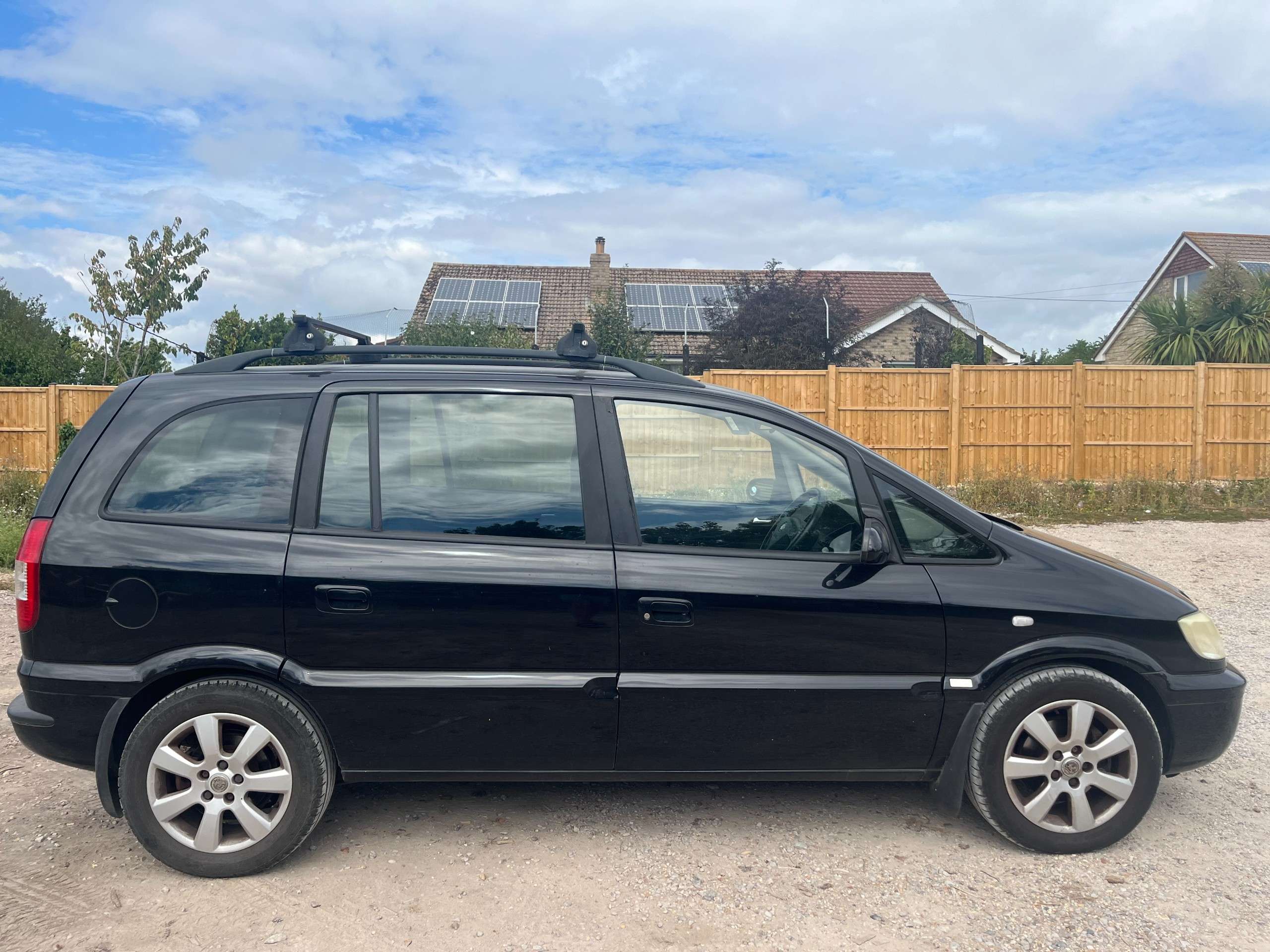 A 2005 VAUXHALL ZAFIRA 1.6i 16v Breeze MPV 5dr Petrol Manual (180 g/km, 99 bhp) A 2005 VAUXHALL ZAFIRA 1.6i 16v Breeze MPV 5dr Petrol Manual (180 g/km, 99 bhp)