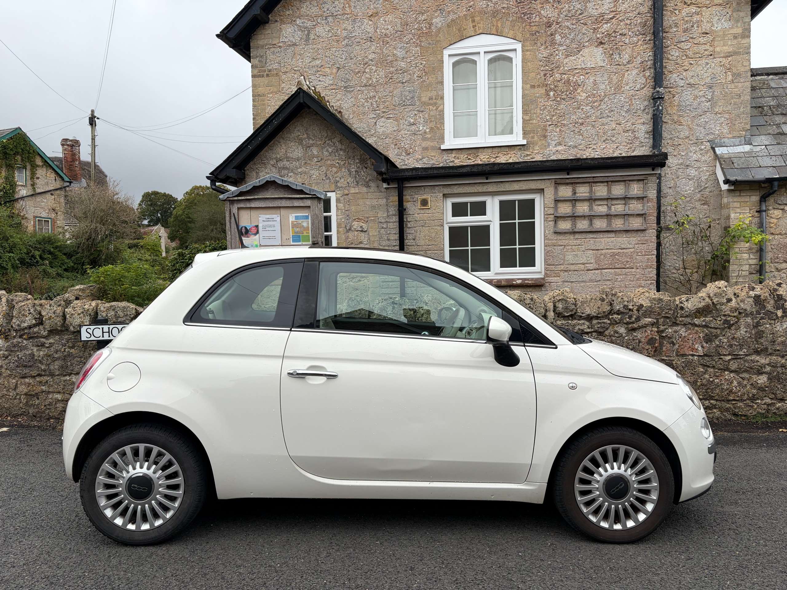 A 2013 FIAT 500 1.2 Lounge Hatchback 3dr Petrol Manual Euro 4 (69 bhp) A 2013 FIAT 500 1.2 Lounge Hatchback 3dr Petrol Manual Euro 4 (69 bhp)
