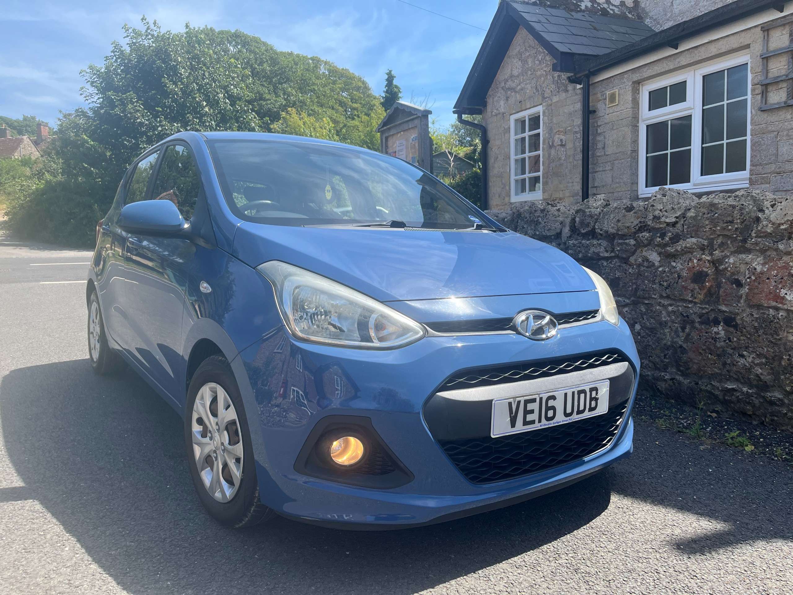 A 2016 HYUNDAI I10 1.0 SE Hatchback 5dr Petrol Manual Euro 5 (66 ps) A 2016 HYUNDAI I10 1.0 SE Hatchback 5dr Petrol Manual Euro 5 (66 ps)