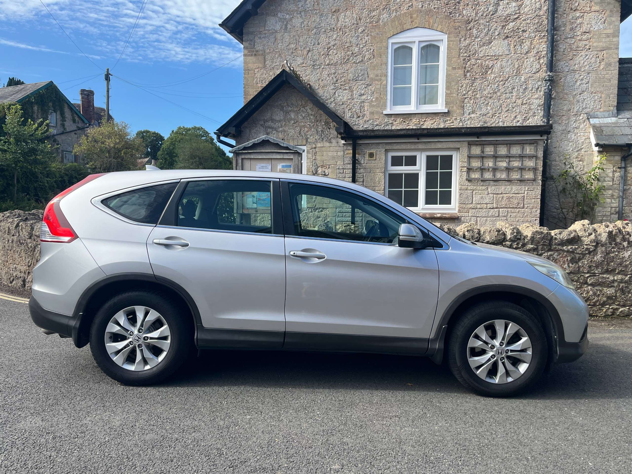 A 2013 HONDA CR-V 2.2 i-DTEC SE SUV 5dr Diesel Manual 4WD Euro 5 (s/s) (150 ps) A 2013 HONDA CR-V 2.2 i-DTEC SE SUV 5dr Diesel Manual 4WD Euro 5 (s/s) (150 ps)