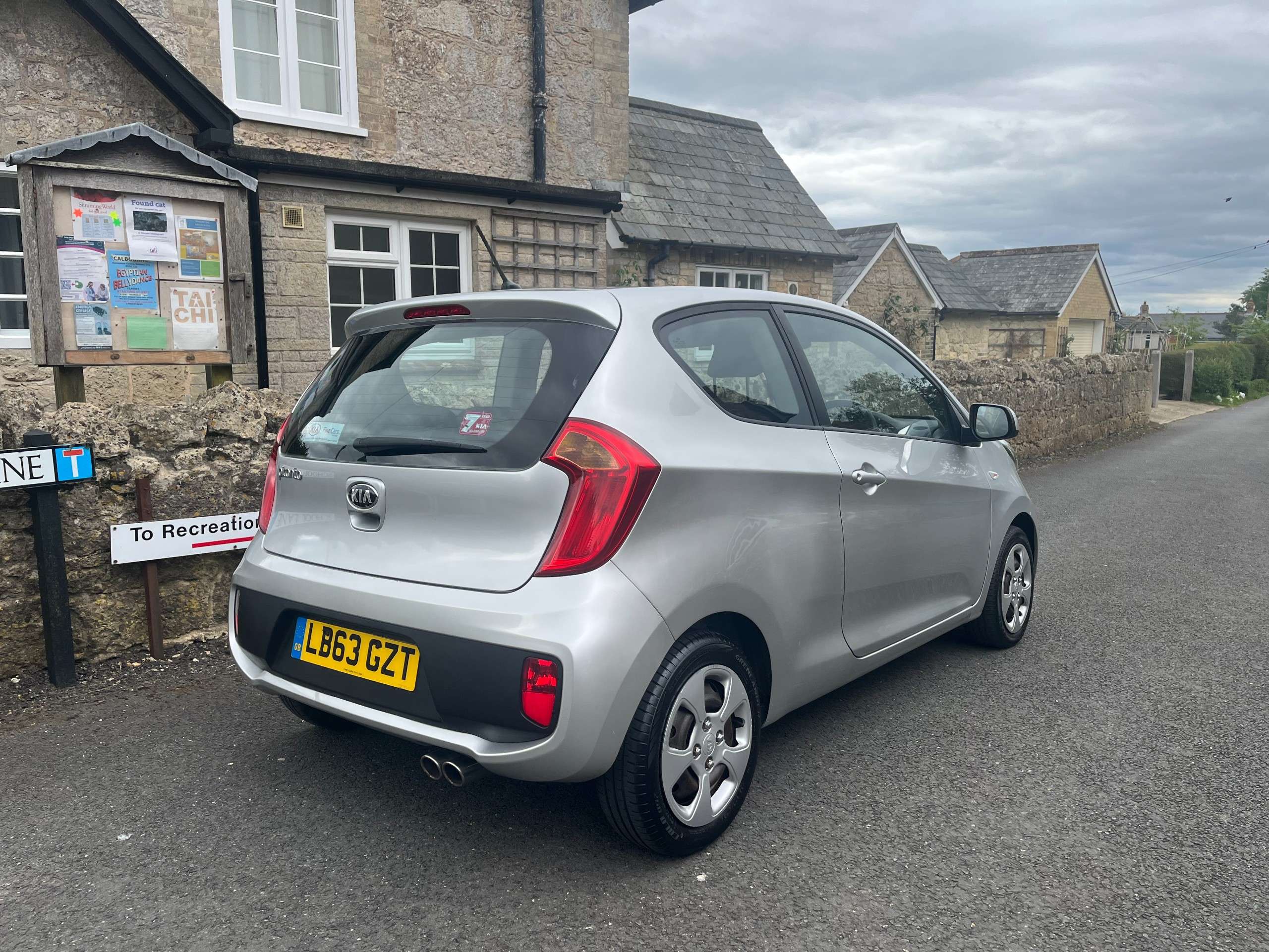 A 2014 KIA PICANTO 1.0 1 Air Hatchback 3dr Petrol Manual Euro 5 (68 bhp) A 2014 KIA PICANTO 1.0 1 Air Hatchback 3dr Petrol Manual Euro 5 (68 bhp)