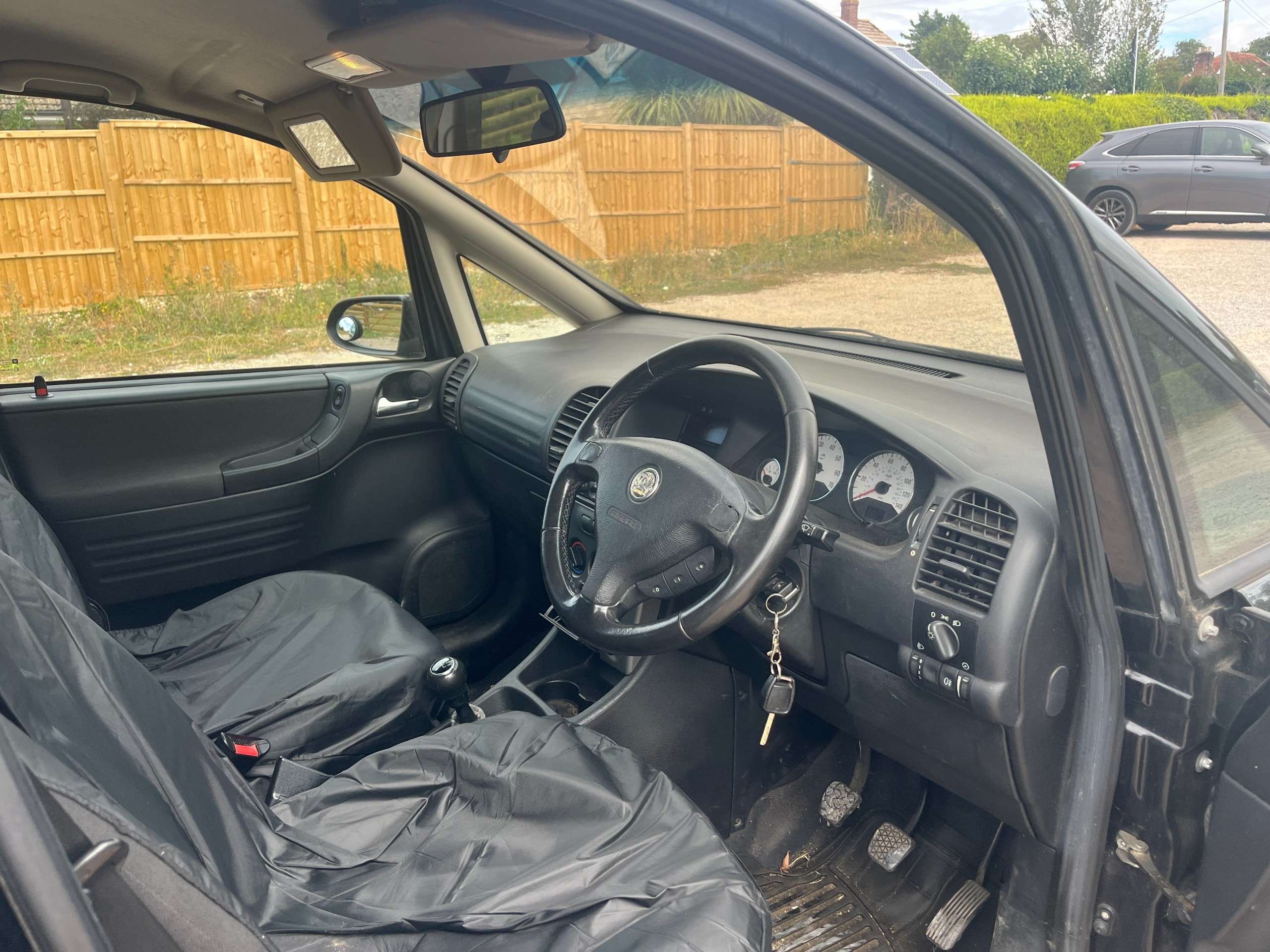 A 2005 VAUXHALL ZAFIRA 1.6i 16v Breeze MPV 5dr Petrol Manual (180 g/km, 99 bhp) A 2005 VAUXHALL ZAFIRA 1.6i 16v Breeze MPV 5dr Petrol Manual (180 g/km, 99 bhp)