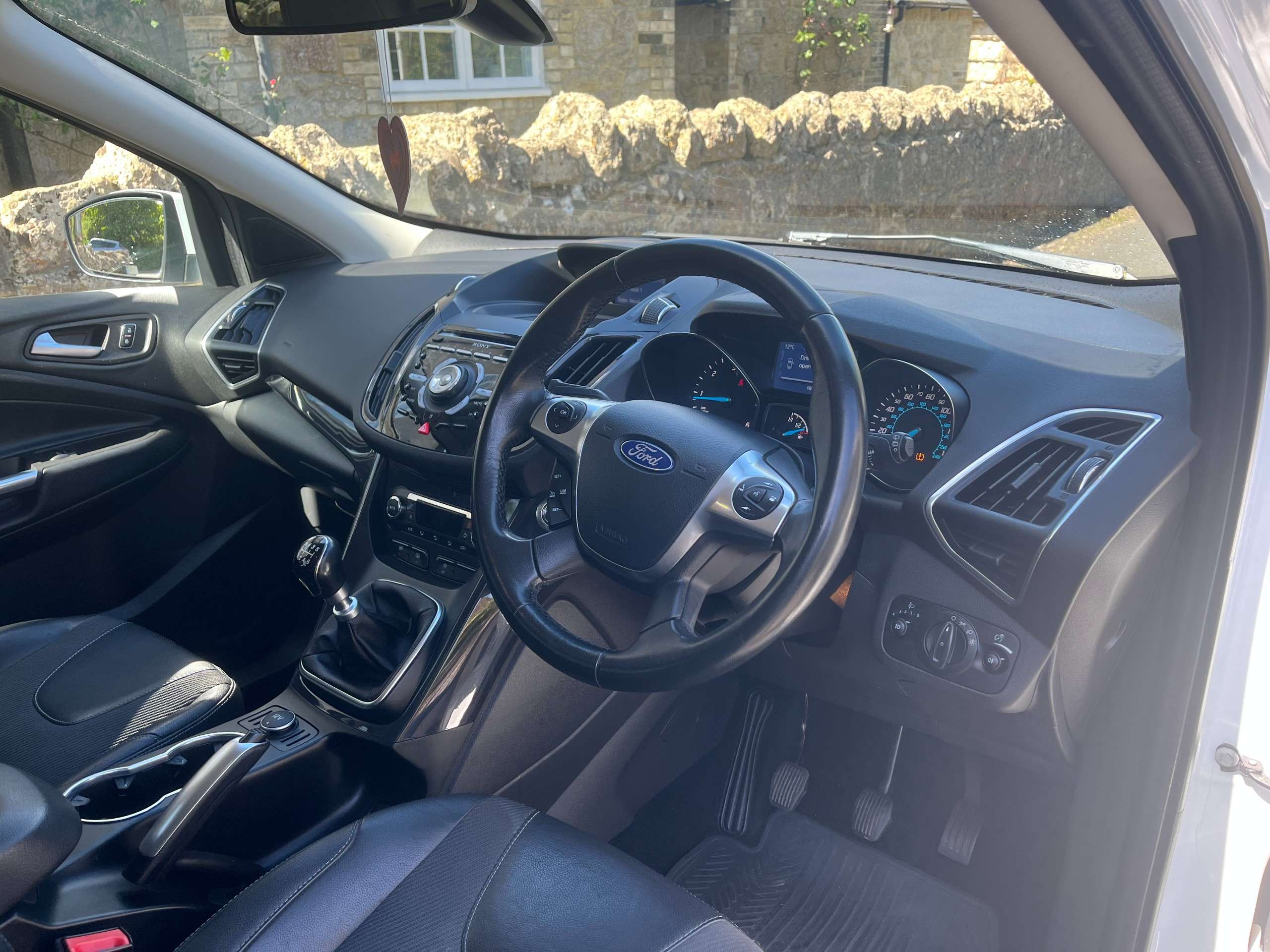 A 2015 FORD KUGA 2.0 TDCi Titanium SUV 5dr Diesel Manual 2WD Euro 6 (s/s) (150 ps) A 2015 FORD KUGA 2.0 TDCi Titanium SUV 5dr Diesel Manual 2WD Euro 6 (s/s) (150 ps)