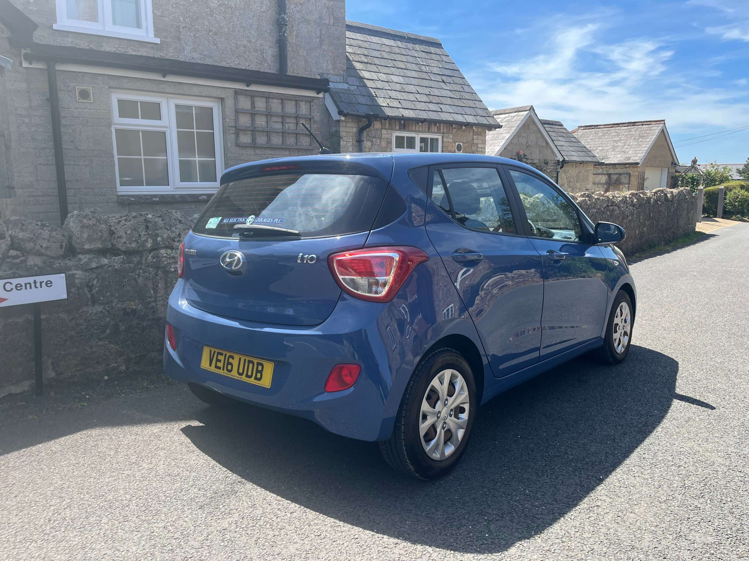 A 2016 HYUNDAI I10 1.0 SE Hatchback 5dr Petrol Manual Euro 5 (66 ps) A 2016 HYUNDAI I10 1.0 SE Hatchback 5dr Petrol Manual Euro 5 (66 ps)