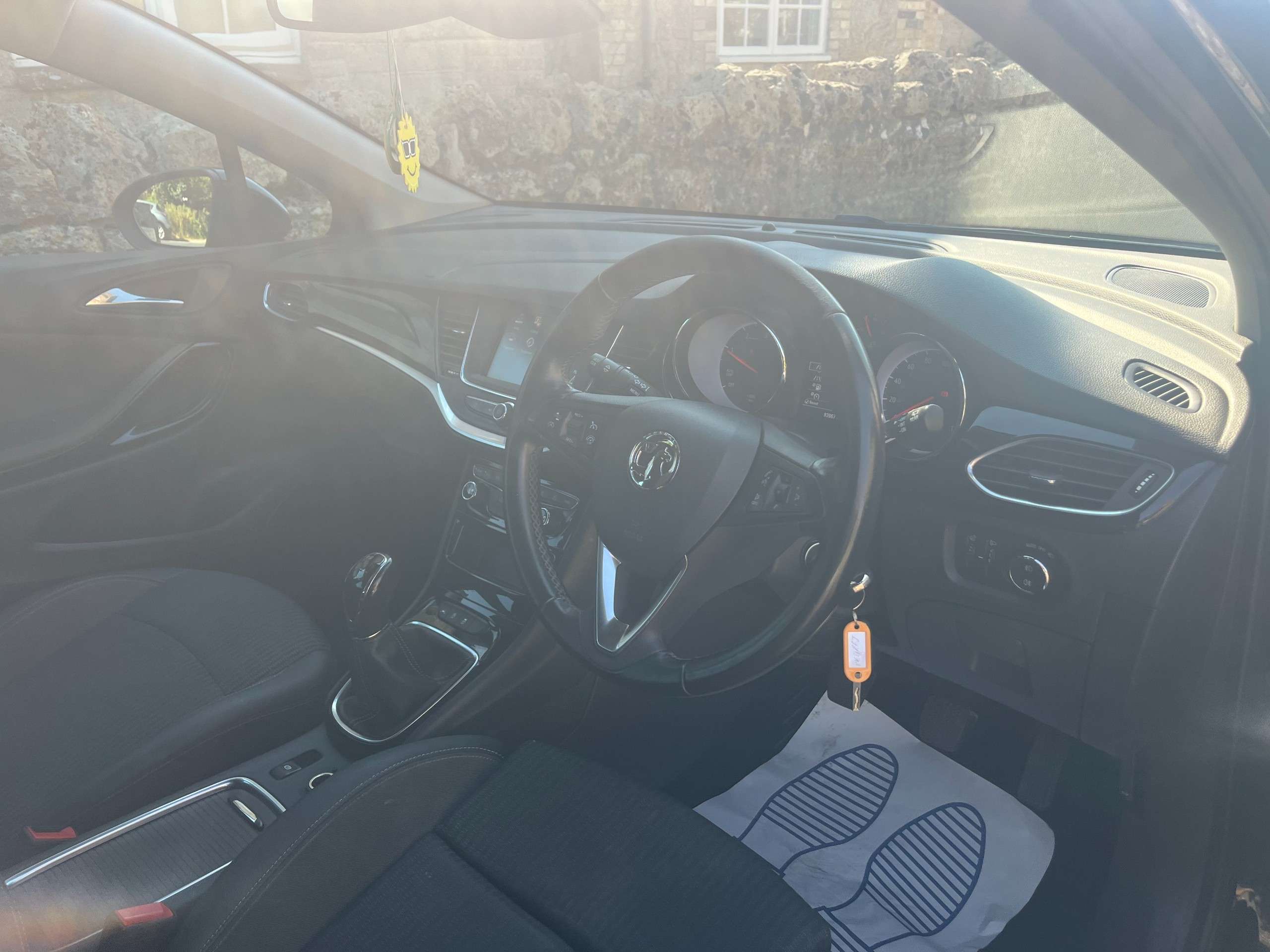 A 2021 VAUXHALL ASTRA 1.5 Turbo D SRi Nav Hatchback 5dr Diesel Manual Euro 6 (s/s) (122 ps) A 2021 VAUXHALL ASTRA 1.5 Turbo D SRi Nav Hatchback 5dr Diesel Manual Euro 6 (s/s) (122 ps)